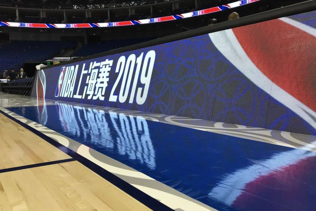 开云官网-天王明星亮相球场，为比赛增添看点(天王巨星引领整个华语乐坛)