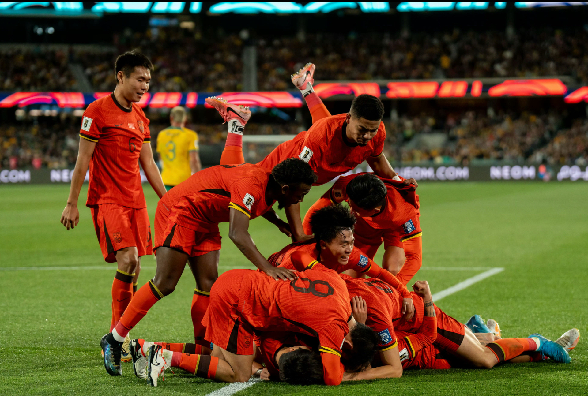 国内足球赛事惊险万分,场面紧张刺激(中国足球经典比赛) 国内足球赛事惊险万分,场面紧张刺激(中国足球经典比赛)