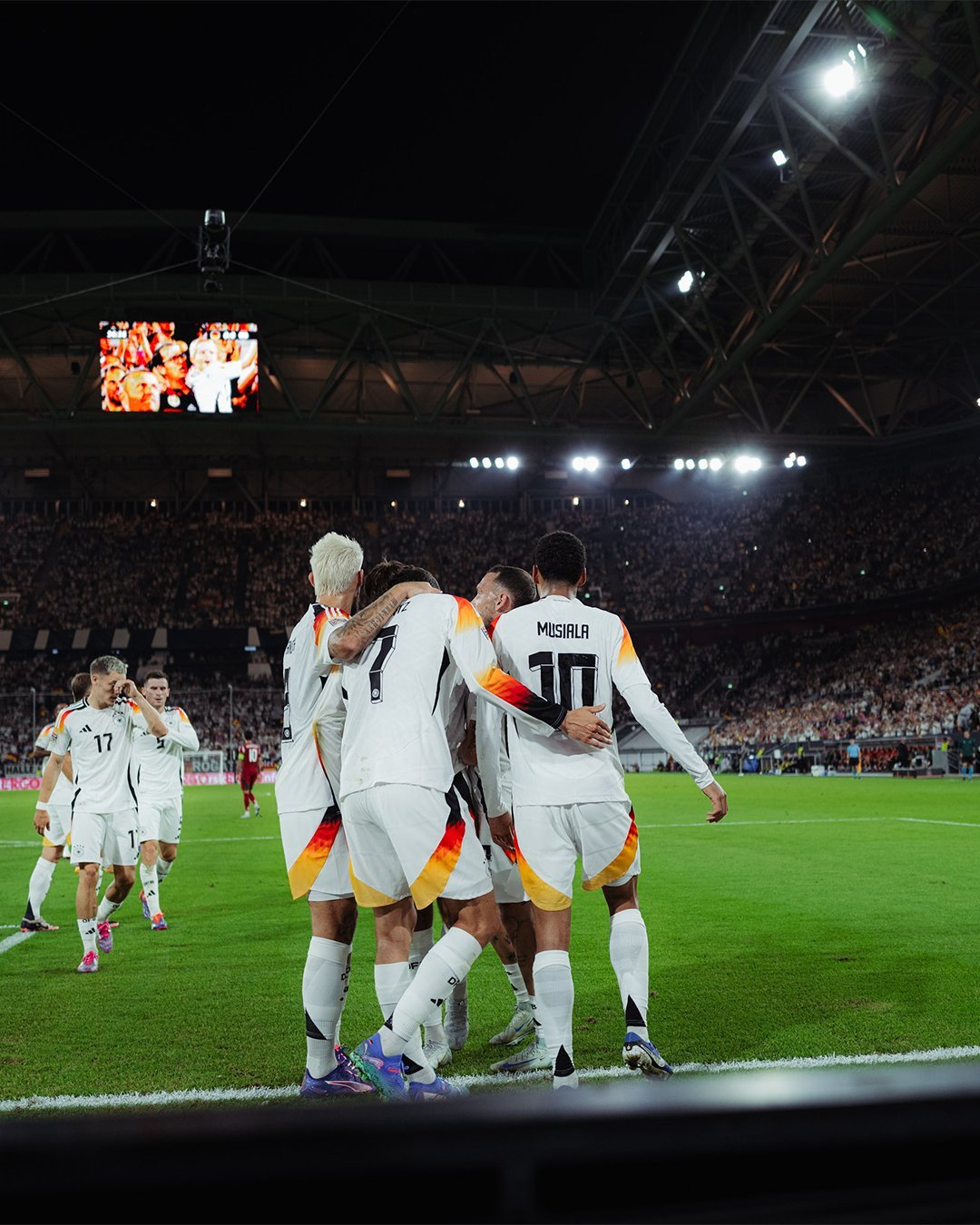 挥汗拼搏！英格兰队击败德国队取得胜利的简单介绍